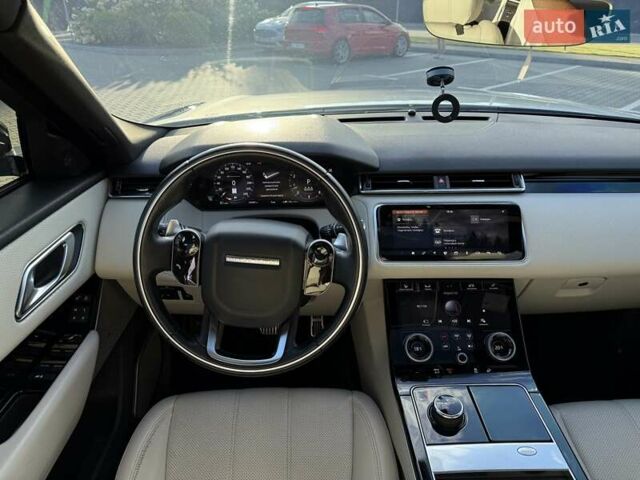 Серый Ленд Ровер Рендж Ровер Велар, объемом двигателя 2 л и пробегом 130 тыс. км за 35500 $, фото 3 на Automoto.ua