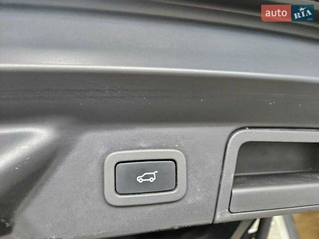 Серый Ленд Ровер Рендж Ровер Велар, объемом двигателя 2.99 л и пробегом 137 тыс. км за 26300 $, фото 8 на Automoto.ua
