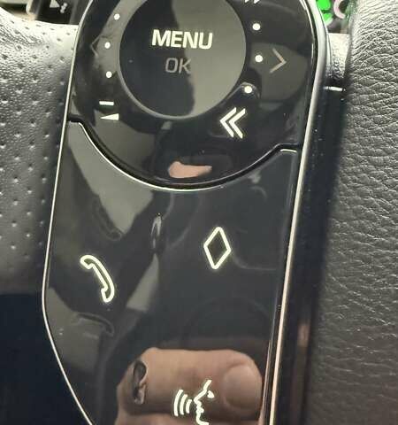 Серый Ленд Ровер Рендж Ровер Велар, объемом двигателя 2 л и пробегом 102 тыс. км за 37500 $, фото 44 на Automoto.ua