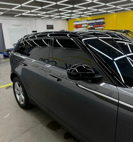 Серый Ленд Ровер Рендж Ровер Велар, объемом двигателя 2 л и пробегом 101 тыс. км за 39999 $, фото 4 на Automoto.ua