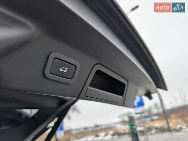 Серый Ленд Ровер Рендж Ровер Велар, объемом двигателя 3 л и пробегом 242 тыс. км за 29999 $, фото 45 на Automoto.ua