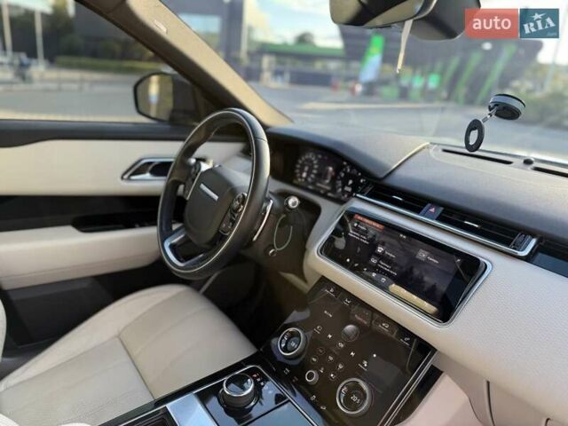 Серый Ленд Ровер Рендж Ровер Велар, объемом двигателя 2 л и пробегом 130 тыс. км за 35500 $, фото 1 на Automoto.ua