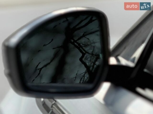 Серый Ленд Ровер Рендж Ровер Велар, объемом двигателя 2 л и пробегом 133 тыс. км за 33100 $, фото 18 на Automoto.ua