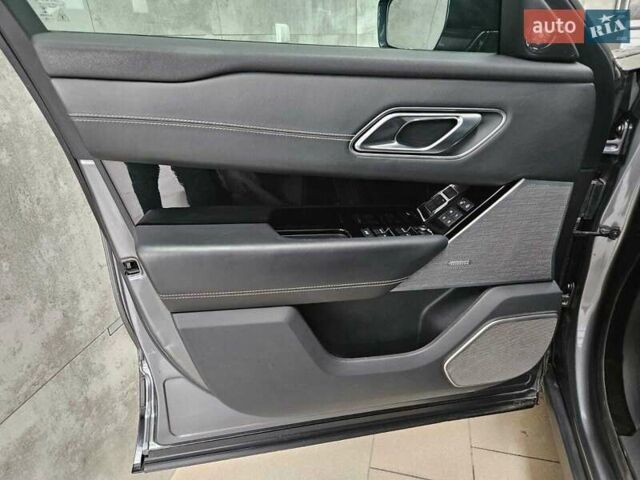 Серый Ленд Ровер Рендж Ровер Велар, объемом двигателя 2.99 л и пробегом 137 тыс. км за 26300 $, фото 17 на Automoto.ua