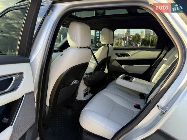 Серый Ленд Ровер Рендж Ровер Велар, объемом двигателя 2 л и пробегом 130 тыс. км за 35500 $, фото 27 на Automoto.ua