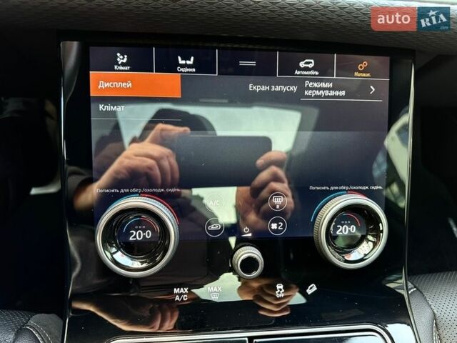 Серый Ленд Ровер Рендж Ровер Велар, объемом двигателя 2 л и пробегом 174 тыс. км за 33990 $, фото 51 на Automoto.ua