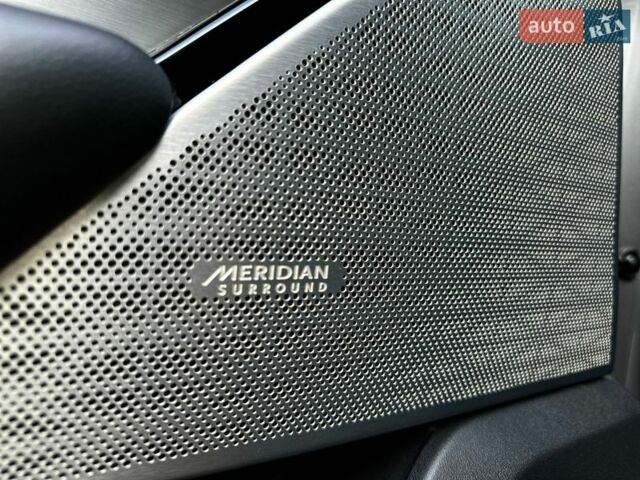 Серый Ленд Ровер Рендж Ровер Велар, объемом двигателя 2 л и пробегом 174 тыс. км за 33990 $, фото 33 на Automoto.ua