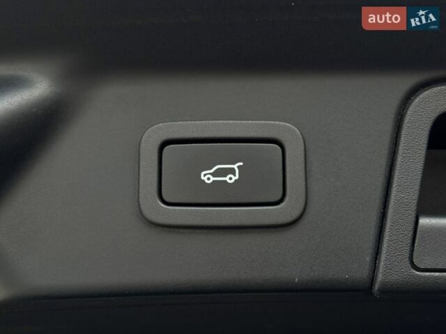 Серый Ленд Ровер Рендж Ровер Велар, объемом двигателя 3 л и пробегом 242 тыс. км за 25999 $, фото 28 на Automoto.ua