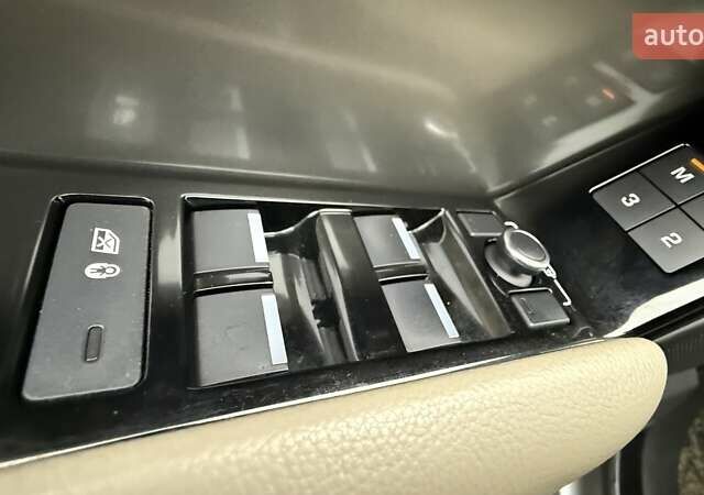 Серый Ленд Ровер Рендж Ровер Велар, объемом двигателя 2 л и пробегом 102 тыс. км за 37500 $, фото 49 на Automoto.ua