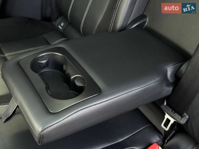 Серый Ленд Ровер Рендж Ровер Велар, объемом двигателя 3 л и пробегом 242 тыс. км за 25999 $, фото 63 на Automoto.ua