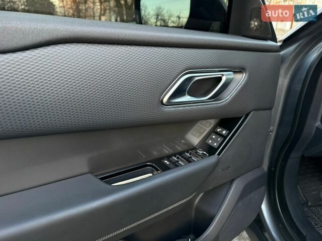 Серый Ленд Ровер Рендж Ровер Велар, объемом двигателя 2 л и пробегом 69 тыс. км за 40500 $, фото 18 на Automoto.ua