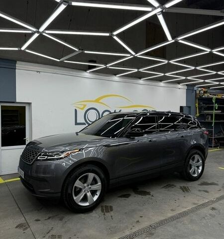 Серый Ленд Ровер Рендж Ровер Велар, объемом двигателя 2 л и пробегом 101 тыс. км за 39999 $, фото 2 на Automoto.ua