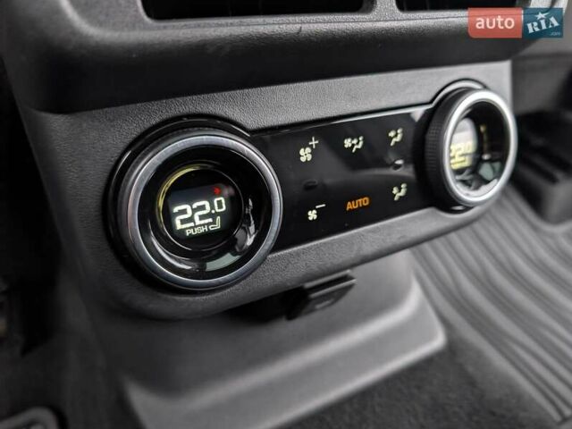 Серый Ленд Ровер Рендж Ровер Велар, объемом двигателя 3 л и пробегом 242 тыс. км за 29999 $, фото 39 на Automoto.ua