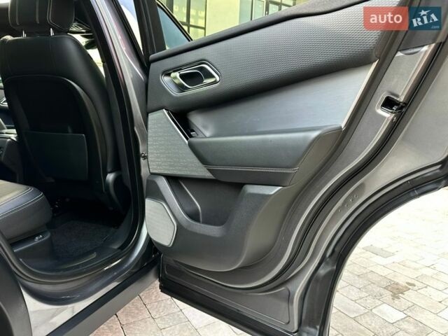 Серый Ленд Ровер Рендж Ровер Велар, объемом двигателя 2 л и пробегом 174 тыс. км за 33990 $, фото 21 на Automoto.ua