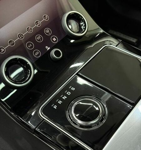 Серый Ленд Ровер Рендж Ровер Велар, объемом двигателя 2 л и пробегом 101 тыс. км за 39999 $, фото 14 на Automoto.ua