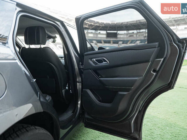 Сірий Ленд Ровер Рендж Ровер Велар, об'ємом двигуна 2 л та пробігом 49 тис. км за 39900 $, фото 22 на Automoto.ua