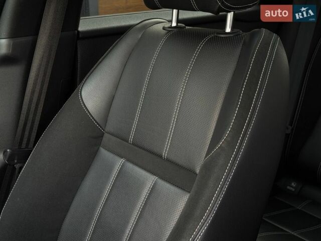 Серый Ленд Ровер Рендж Ровер Велар, объемом двигателя 3 л и пробегом 242 тыс. км за 25999 $, фото 46 на Automoto.ua