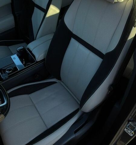 Серый Ленд Ровер Рендж Ровер Велар, объемом двигателя 2 л и пробегом 98 тыс. км за 41500 $, фото 3 на Automoto.ua