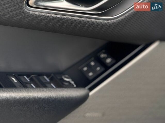 Серый Ленд Ровер Рендж Ровер Велар, объемом двигателя 2 л и пробегом 133 тыс. км за 33100 $, фото 20 на Automoto.ua