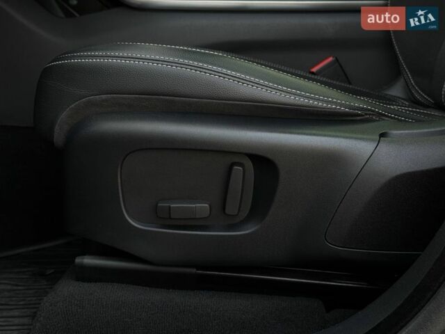 Серый Ленд Ровер Рендж Ровер Велар, объемом двигателя 3 л и пробегом 242 тыс. км за 25999 $, фото 39 на Automoto.ua