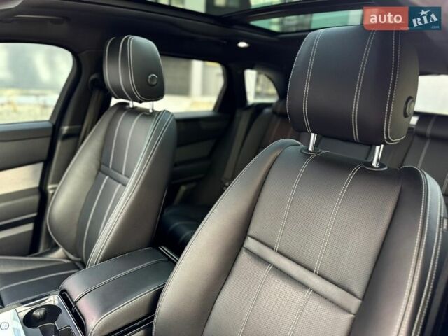 Серый Ленд Ровер Рендж Ровер Велар, объемом двигателя 2 л и пробегом 174 тыс. км за 33990 $, фото 39 на Automoto.ua