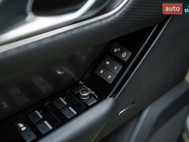 Сірий Ленд Ровер Рендж Ровер Велар, об'ємом двигуна 2 л та пробігом 49 тис. км за 39900 $, фото 27 на Automoto.ua