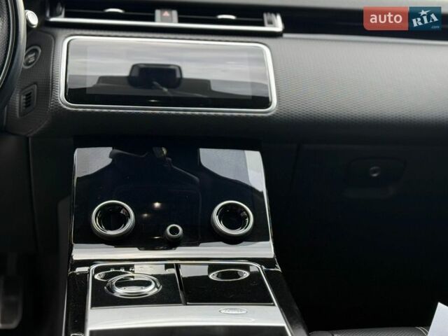 Серый Ленд Ровер Рендж Ровер Велар, объемом двигателя 2 л и пробегом 133 тыс. км за 33100 $, фото 23 на Automoto.ua