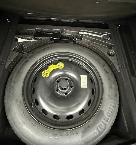 Серый Ленд Ровер Рендж Ровер Велар, объемом двигателя 2 л и пробегом 102 тыс. км за 37500 $, фото 79 на Automoto.ua