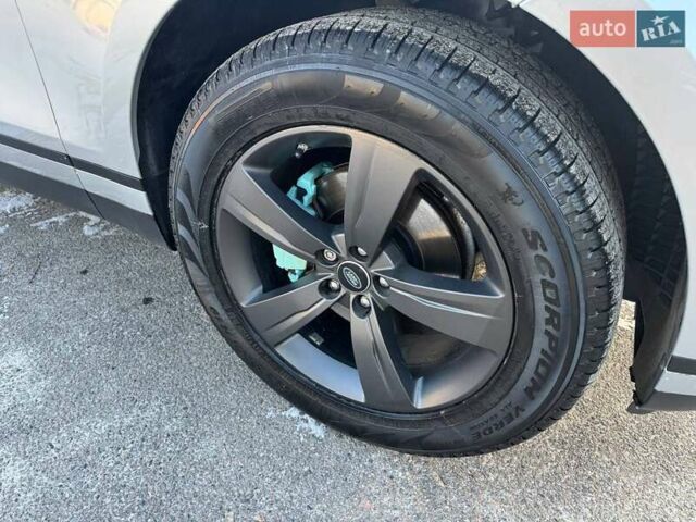 Сірий Ленд Ровер Рендж Ровер Велар, об'ємом двигуна 2 л та пробігом 130 тис. км за 34000 $, фото 5 на Automoto.ua