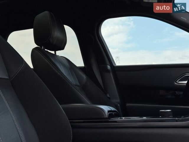 Серый Ленд Ровер Рендж Ровер Велар, объемом двигателя 3 л и пробегом 242 тыс. км за 25999 $, фото 86 на Automoto.ua