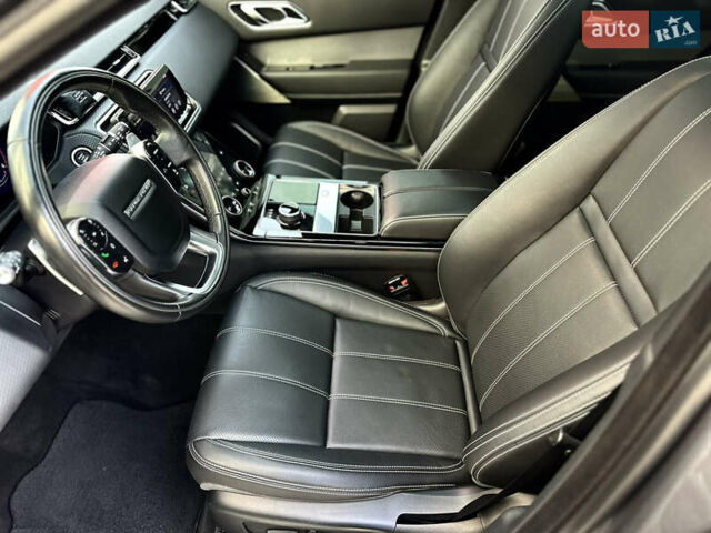 Серый Ленд Ровер Рендж Ровер Велар, объемом двигателя 2 л и пробегом 174 тыс. км за 34800 $, фото 33 на Automoto.ua