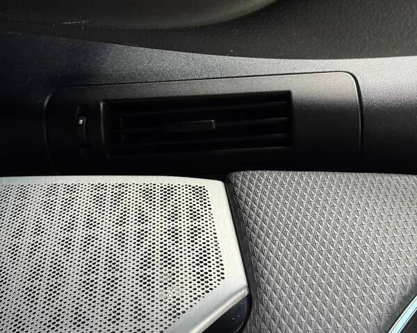 Серый Ленд Ровер Рендж Ровер Велар, объемом двигателя 3 л и пробегом 242 тыс. км за 25999 $, фото 71 на Automoto.ua