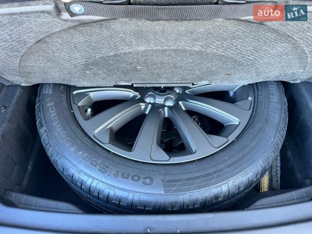 Сірий Ленд Ровер Рендж Ровер Велар, об'ємом двигуна 2 л та пробігом 109 тис. км за 37000 $, фото 45 на Automoto.ua