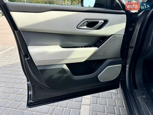 Серый Ленд Ровер Рендж Ровер Велар, объемом двигателя 2 л и пробегом 62 тыс. км за 39900 $, фото 7 на Automoto.ua