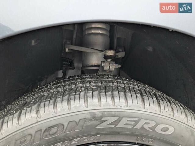 Серый Ленд Ровер Рендж Ровер Велар, объемом двигателя 3 л и пробегом 242 тыс. км за 29999 $, фото 26 на Automoto.ua