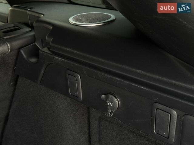 Серый Ленд Ровер Рендж Ровер Велар, объемом двигателя 3 л и пробегом 242 тыс. км за 25999 $, фото 31 на Automoto.ua