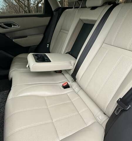 Серый Ленд Ровер Рендж Ровер Велар, объемом двигателя 2 л и пробегом 102 тыс. км за 37500 $, фото 60 на Automoto.ua