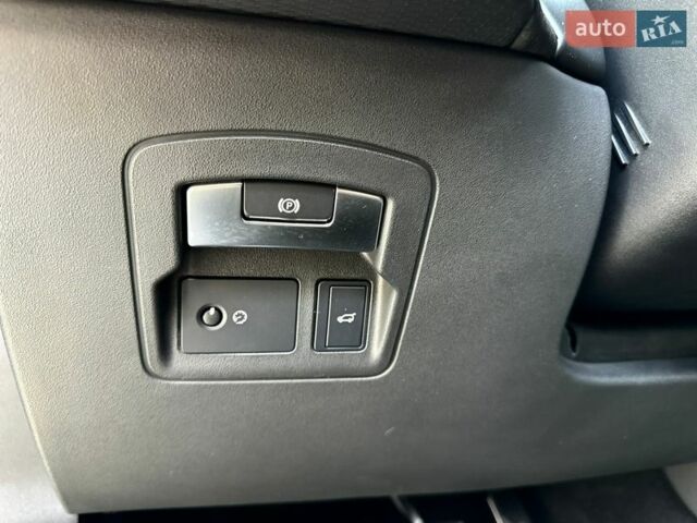 Серый Ленд Ровер Рендж Ровер Велар, объемом двигателя 2 л и пробегом 174 тыс. км за 33990 $, фото 40 на Automoto.ua