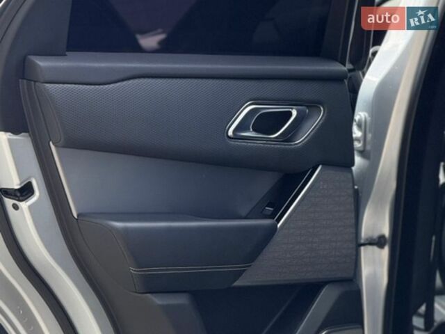 Серый Ленд Ровер Рендж Ровер Велар, объемом двигателя 2 л и пробегом 133 тыс. км за 33100 $, фото 26 на Automoto.ua