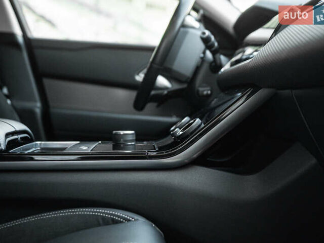 Сірий Ленд Ровер Рендж Ровер Велар, об'ємом двигуна 2 л та пробігом 49 тис. км за 39900 $, фото 21 на Automoto.ua