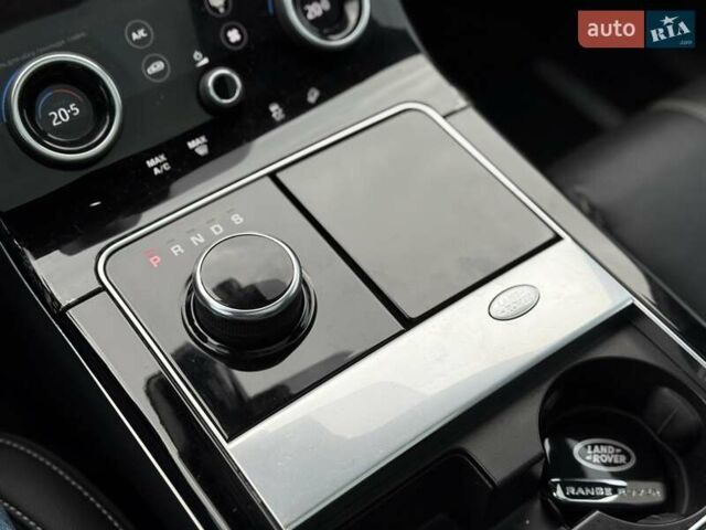 Серый Ленд Ровер Рендж Ровер Велар, объемом двигателя 2 л и пробегом 130 тыс. км за 34650 $, фото 33 на Automoto.ua
