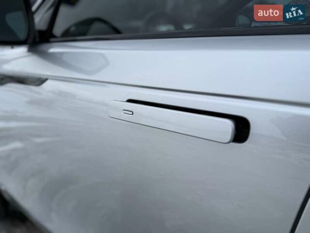 Серый Ленд Ровер Рендж Ровер Велар, объемом двигателя 2 л и пробегом 130 тыс. км за 34650 $, фото 24 на Automoto.ua