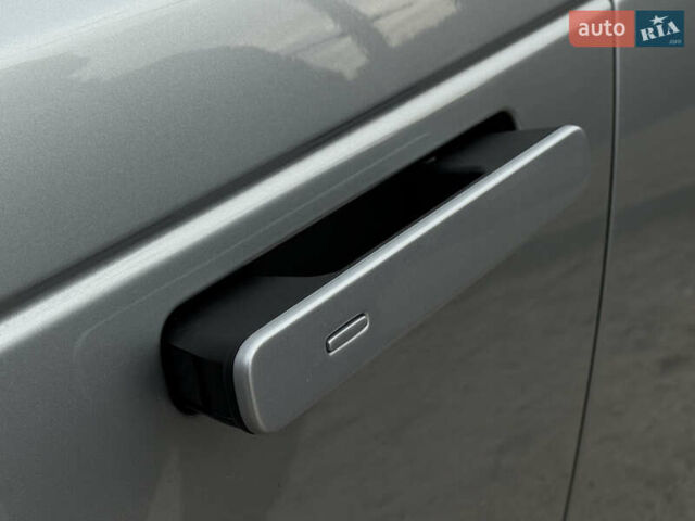 Серый Ленд Ровер Рендж Ровер Велар, объемом двигателя 3 л и пробегом 102 тыс. км за 38000 $, фото 22 на Automoto.ua