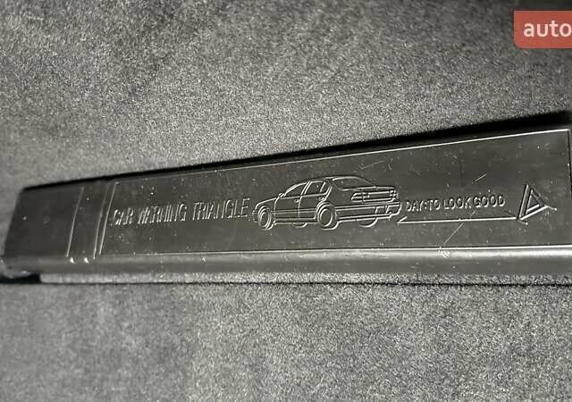 Серый Ленд Ровер Рендж Ровер Велар, объемом двигателя 2 л и пробегом 102 тыс. км за 37500 $, фото 76 на Automoto.ua