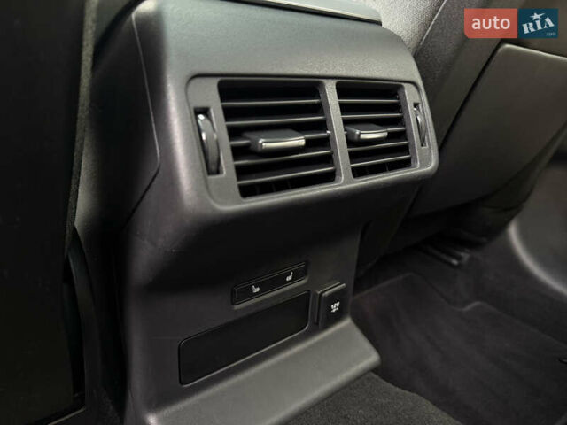 Сірий Ленд Ровер Рендж Ровер Велар, об'ємом двигуна 2 л та пробігом 30 тис. км за 39999 $, фото 37 на Automoto.ua