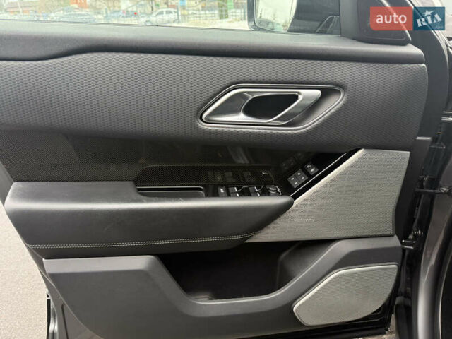 Серый Ленд Ровер Рендж Ровер Велар, объемом двигателя 2 л и пробегом 150 тыс. км за 35000 $, фото 7 на Automoto.ua