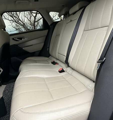 Серый Ленд Ровер Рендж Ровер Велар, объемом двигателя 2 л и пробегом 102 тыс. км за 37500 $, фото 59 на Automoto.ua