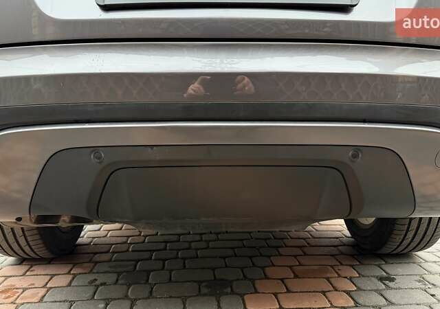 Серый Ленд Ровер Рендж Ровер Велар, объемом двигателя 2 л и пробегом 102 тыс. км за 37500 $, фото 31 на Automoto.ua