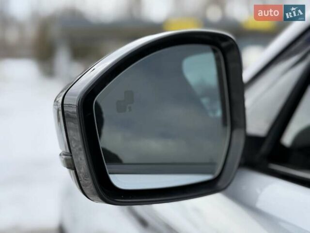 Сірий Ленд Ровер Рендж Ровер Велар, об'ємом двигуна 2 л та пробігом 130 тис. км за 34650 $, фото 22 на Automoto.ua