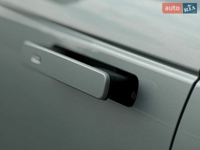 Серый Ленд Ровер Рендж Ровер Велар, объемом двигателя 2 л и пробегом 133 тыс. км за 33100 $, фото 17 на Automoto.ua